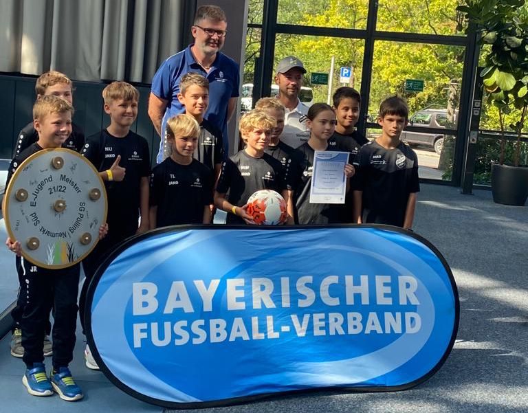 BFV ehrt die U11-Meistermannschaft des SV Pölling